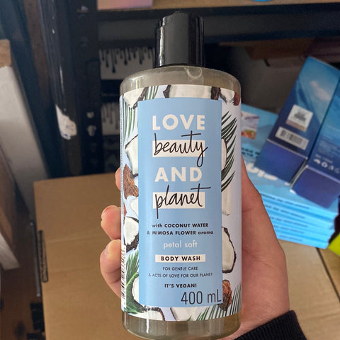 Love Beauty Planet Coconut water mimosa flower Body Wash 400Ml